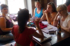 Studentky kurzu zážitkové angličtiny v Brně - pro ženy bez učebnic
